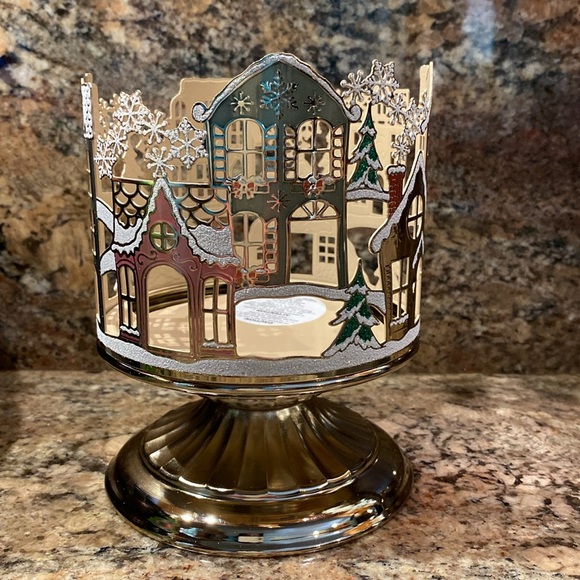 āVillage Sceneā by Bath & Body Works, 3-Wick Candle Holder, 2024 Series, NWT Box - Picture 8 of 15